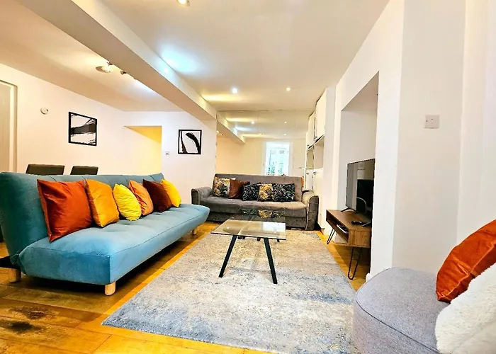Charming Hyde Park Private Accommodation With Back Patio By Lancaster Gate And Paddington Station