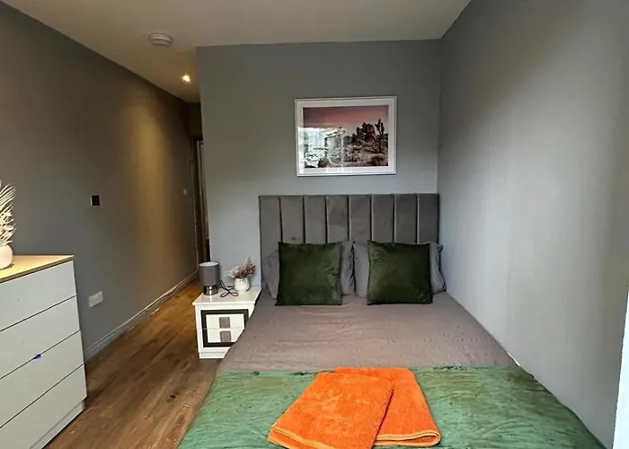 2 Bedroom Flat In Euston 2 Mins Away From Station, No Lift