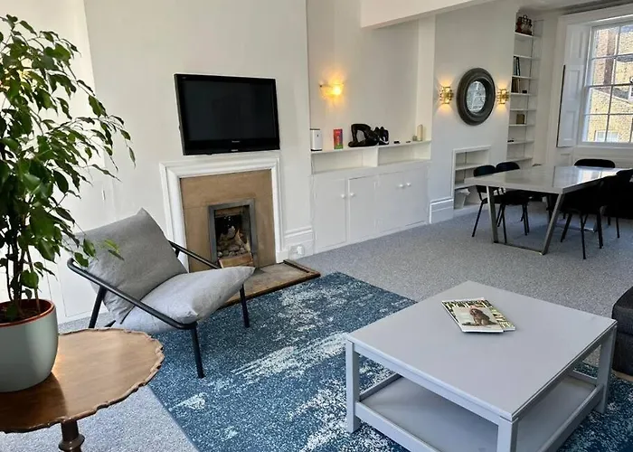 Chelsea Large 2 Bed 2 Bath Sydney Street Sw3