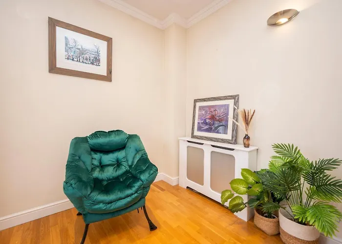 Gated Riverside London Se16 Apartment With Parking Pass The Keys