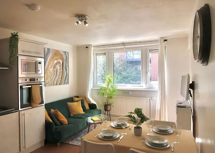 Chic 4-Bed Apartment In Trendy Clerkenwell W Balcony And Walking Distance To Tube