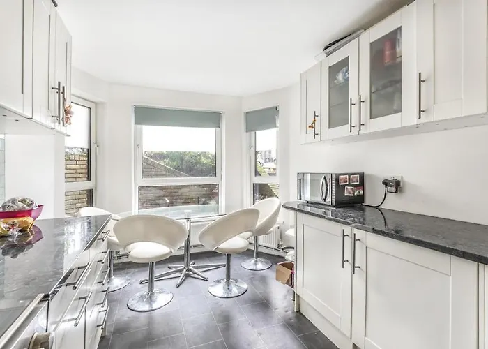 Central Chic 2 Bedroom London Flat