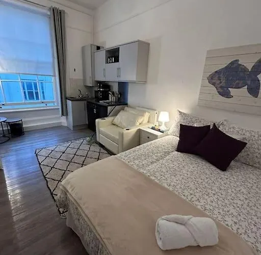 Spacious Studio Flat Paddington
