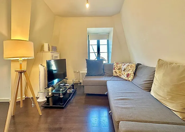 Flat B Stockwell