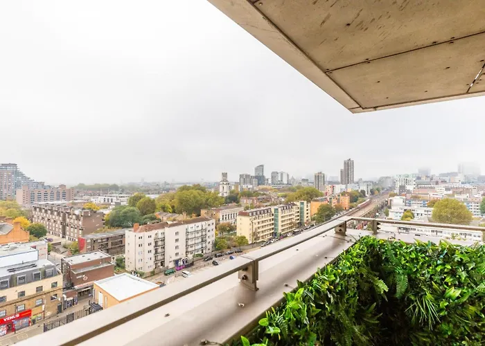 Bright 2 Bed Flat With City Views Near Tower Bridge