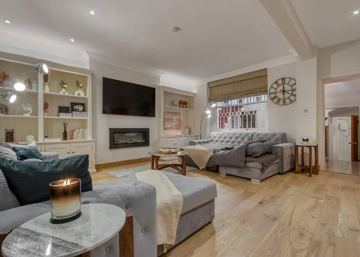 3Bed 3Bath Kensington Palace