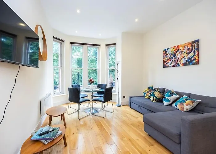 Comfy 2-Bed Flat On Upper St - Next To Tube