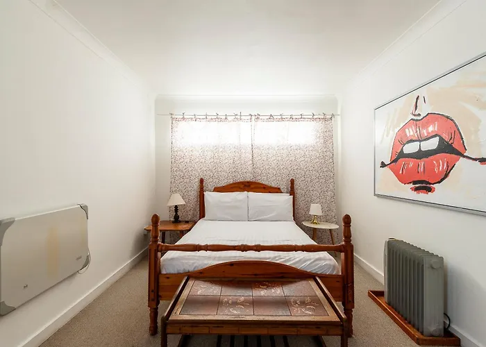 Kensal Green\'S Cosy Three Bedroom Retreat