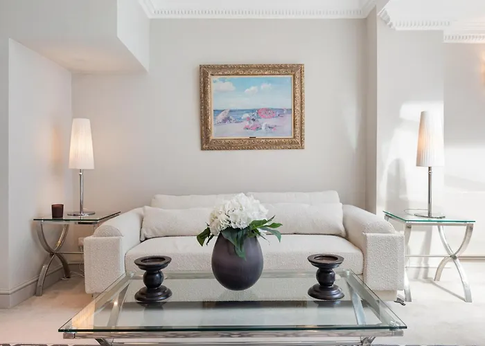 Stunning Knightsbridge 2Bed Flat!