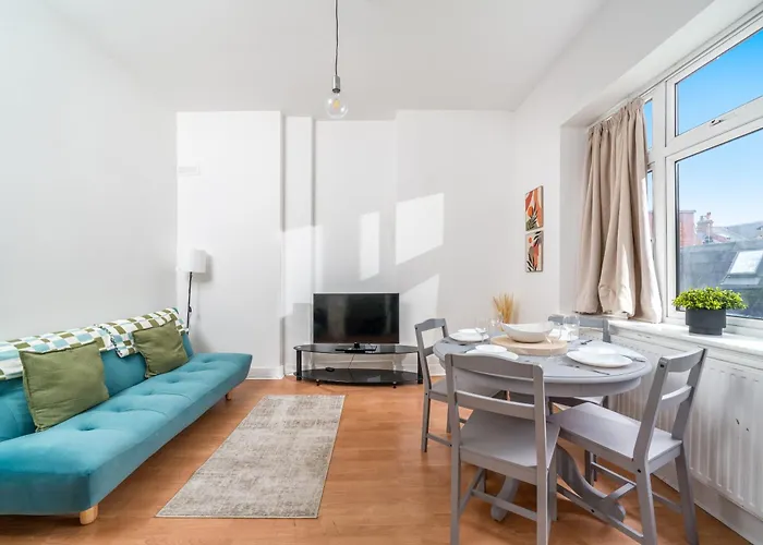 The Tooting Bec Hideaway - Prime Location