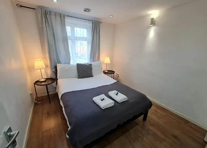 Urban Hideaway 2Beds Apartment