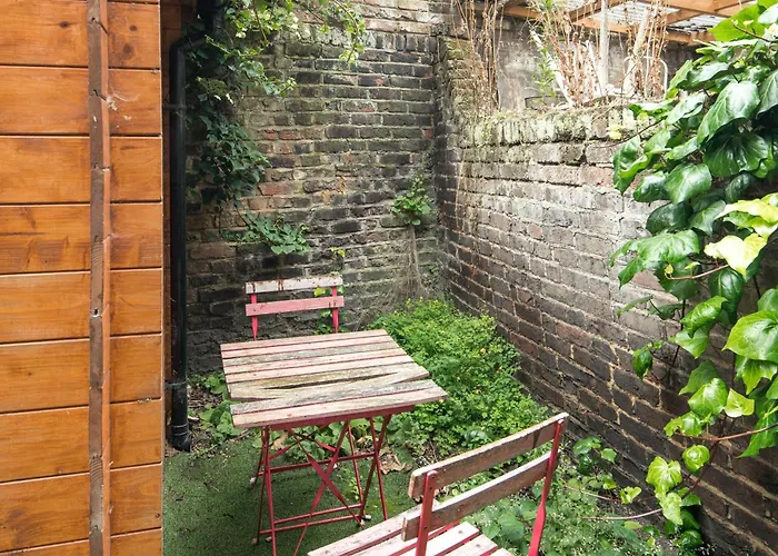High-Ceiling Gorgerous Victorian Flat With Private Garden - 3 Mins To Hyde Park, Kensington Palace, 8 Mins Nottinghill, High Street Kensington Station