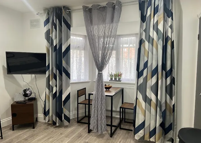 New Self-Contained Double Bedroom Studio Flat