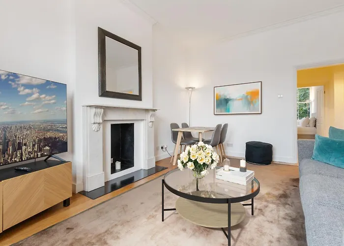 Heavenly Stays, Knightsbridge, Stylish 2-Bd Escape