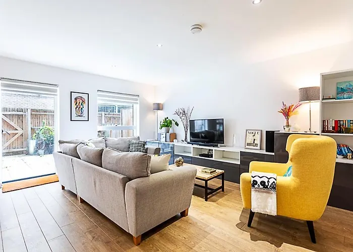 Beautiful Open Plan Garden Flat