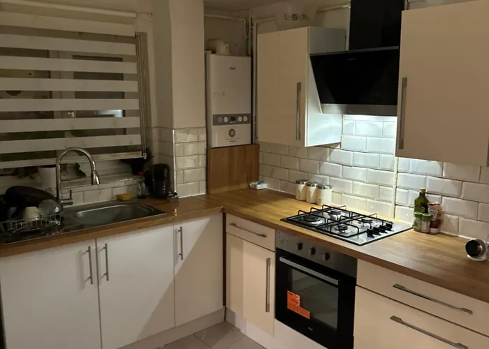 3 Bedroom House Stratford London, Sleeps 5