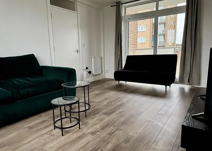 Spacious 2Br, Great Amenities, 16 Min To City