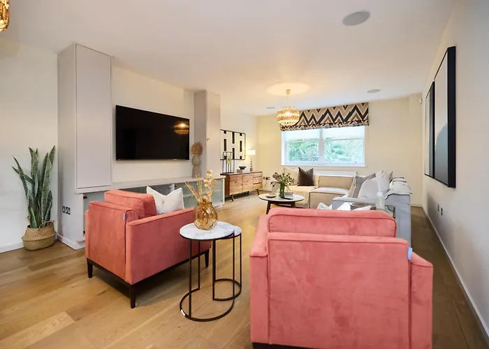 The South Hampstead Hideaway - Stylish 6Bdr Home