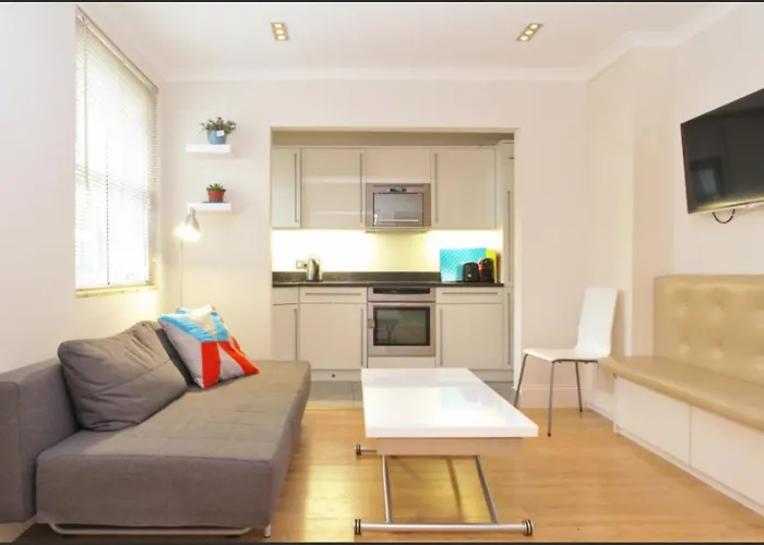 Central Apartment-Sleeps 4-98 Walking Score