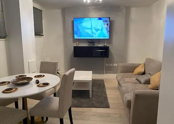 Two Bed Comfy And London Private Stay