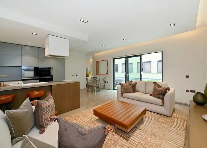 4 Million Pound Mayfair Parklane Large Luxury Sleeps 6 120Sqm