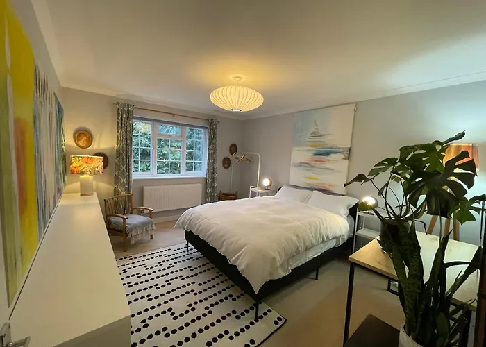 Cosy Kew Flat With Two Bedrooms