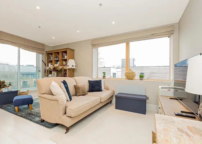 Stylish 2Br Flat, 6 Min Chiswick Park Tube