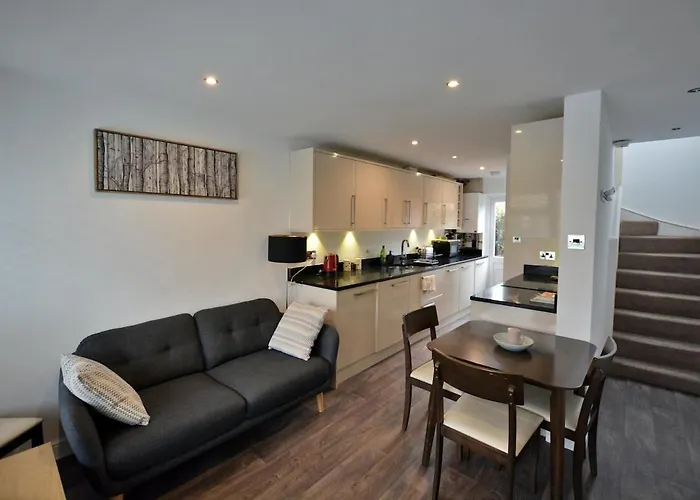 3 Bed London Home, Free Parking & Self Check In