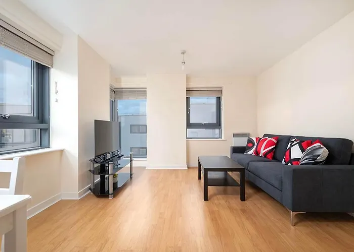 Charming Flat Close To London Stadium