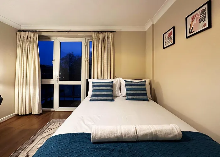 Mia Place In Tower Hill, 2 Double Beds, Max 4 People, Free Parking Available Upon Request, Great Location