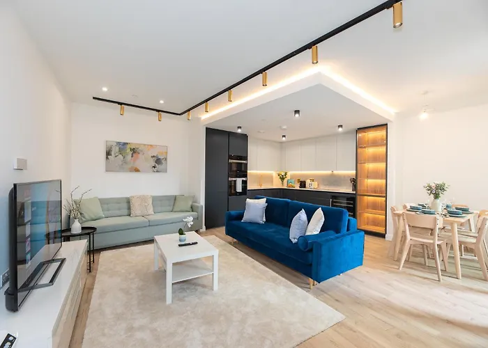 Lavish 2 Bedroom Flat With Private Balcony In Clerkenwell, Barbican