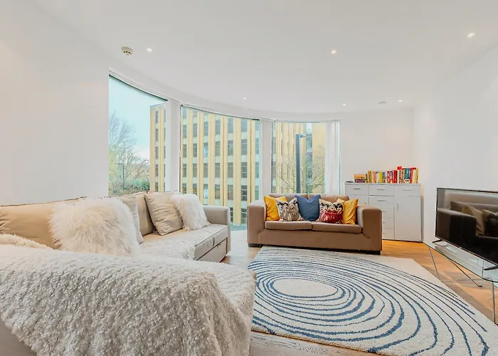 Family 1 Bdr Apt, Panoramic Views, Minute To Tube