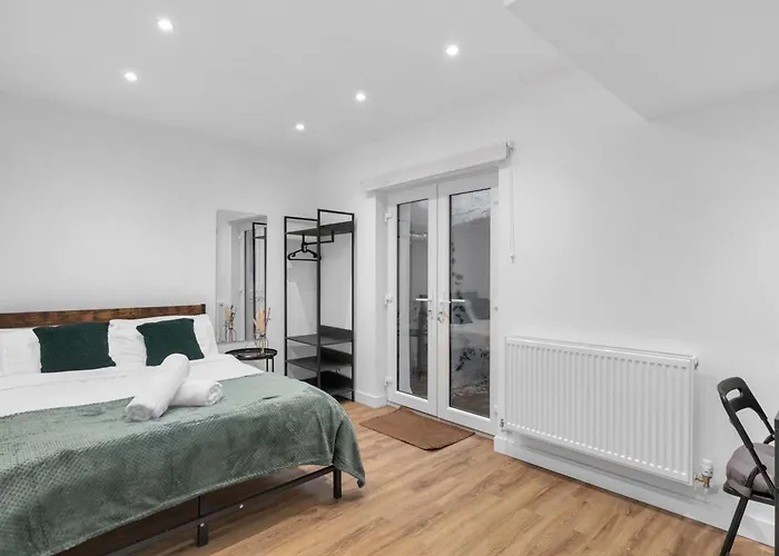 Kensington Home With Private Bathroom & Garden