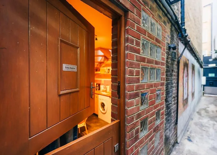 Quirky And Cosy Soho Stables House