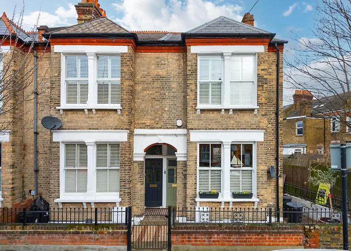 Stylish 2-Bed 2-Bath Home With Garden In Tooting