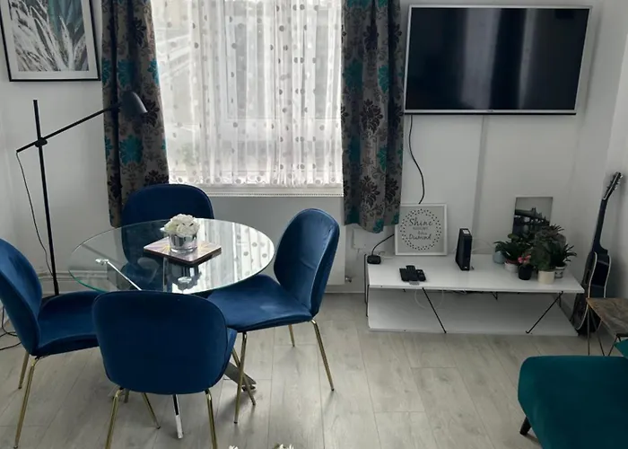 Cosy 2-Bedroom Flat In Finsbury Park, Modern, Convenient & Close To Central London!