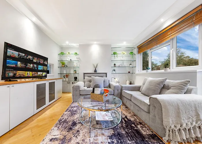 Elegant Retreat - Sleeps 6 - Close To Putney & Stamford Bridge