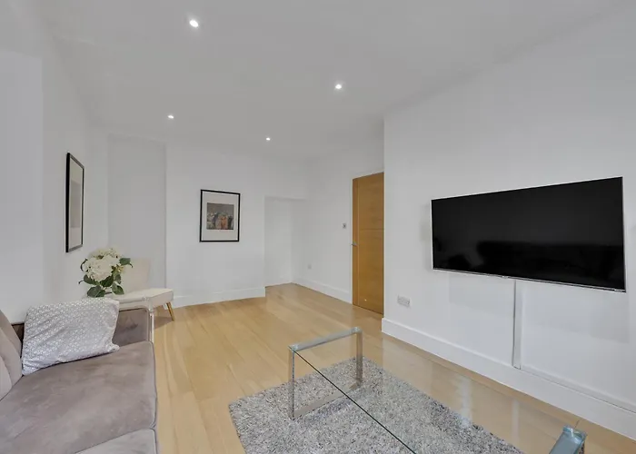Deluxe 1-Bedroom Apartment