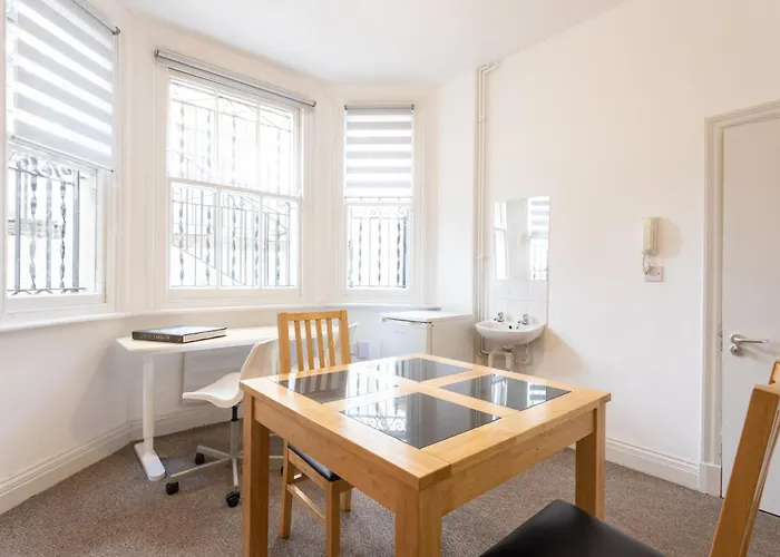 270 Earls Court Road