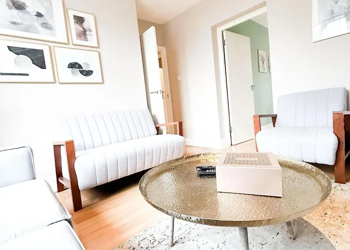 Hammersmith 2 Bedroom Flat River Thames