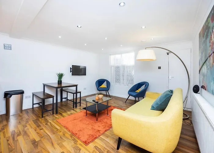 Modern Apartments - 5 Mins To Whitechapel Station