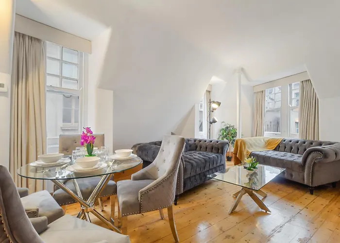 Elegant 3-Bedroom Apartment In The Heart Of Piccadilly Circus No Lift- 4Gl