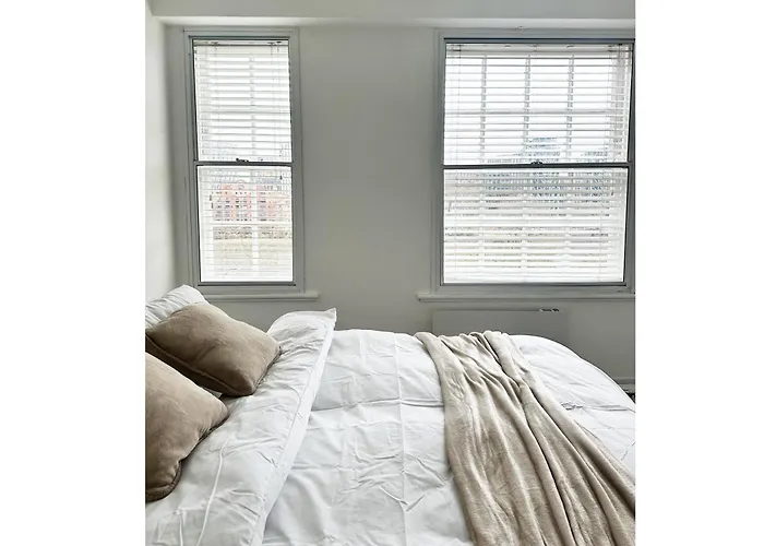 Riverside Modern One Bedroom Apartment