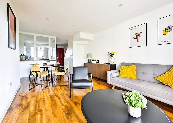 Spacious 2 Bed Duplex - Zone 1 - Home Workspace