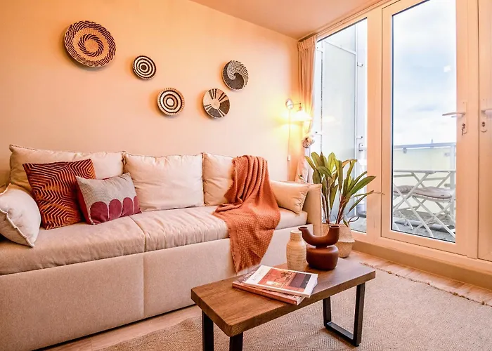2Br 2Ba Sleeps 6 King Beds City Views E1