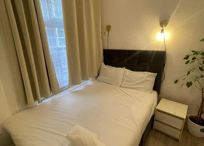 2 Bedroom Flat Ground Floor Miles