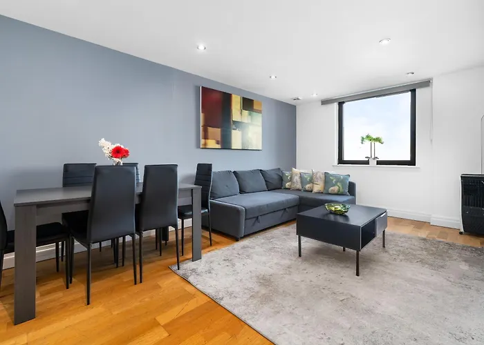 Modern Paddington Station 2 Bedroom Apartment