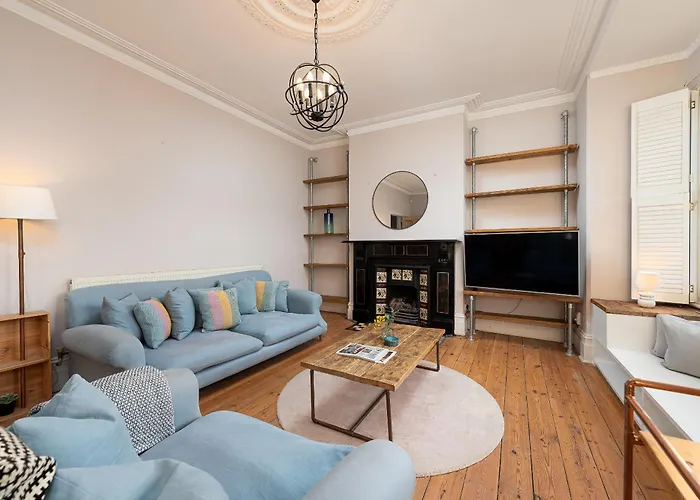 Vesto Three Bedroom Duplex Apartment In Clapham