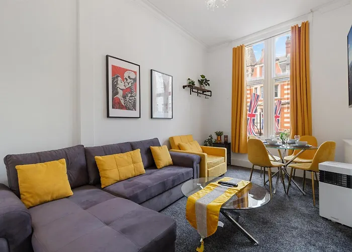 Oxford Street Chic Retreat - Unparalleled Elegance And Urban Comfort! Gc1