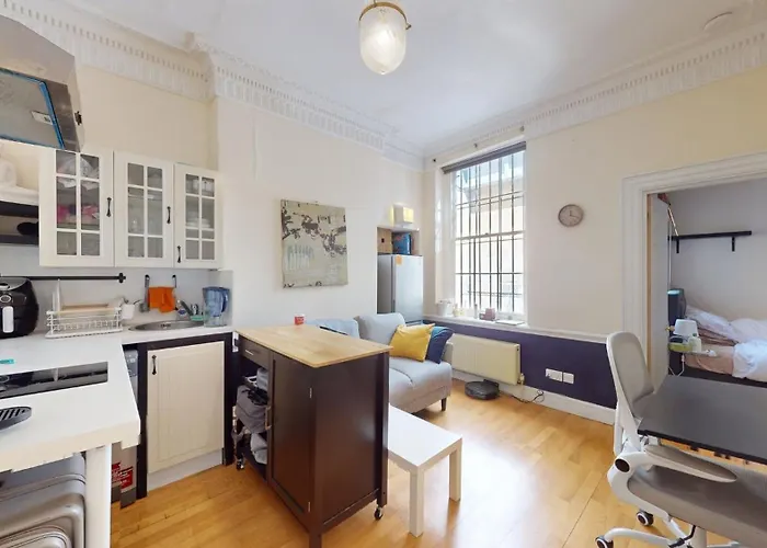 1-Bed Flat Craven Street, Westminster,London, Prime Location